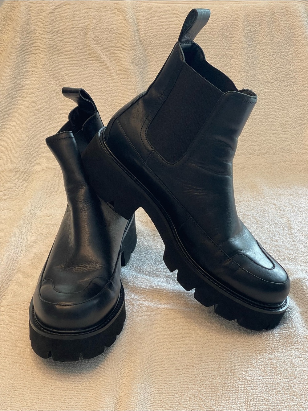 Ilse Jacobsen Black Leather Chelsea Boots | Size 40 (US 9.5)